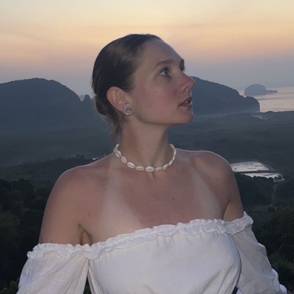 Luna from NL on Tango Live