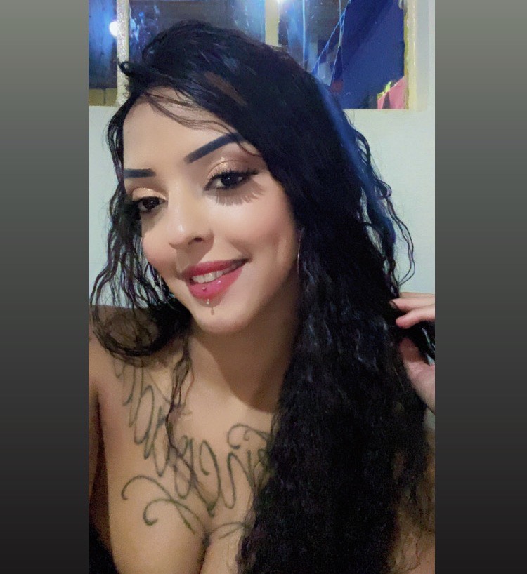 Mel🍯 from BR on Tango Live