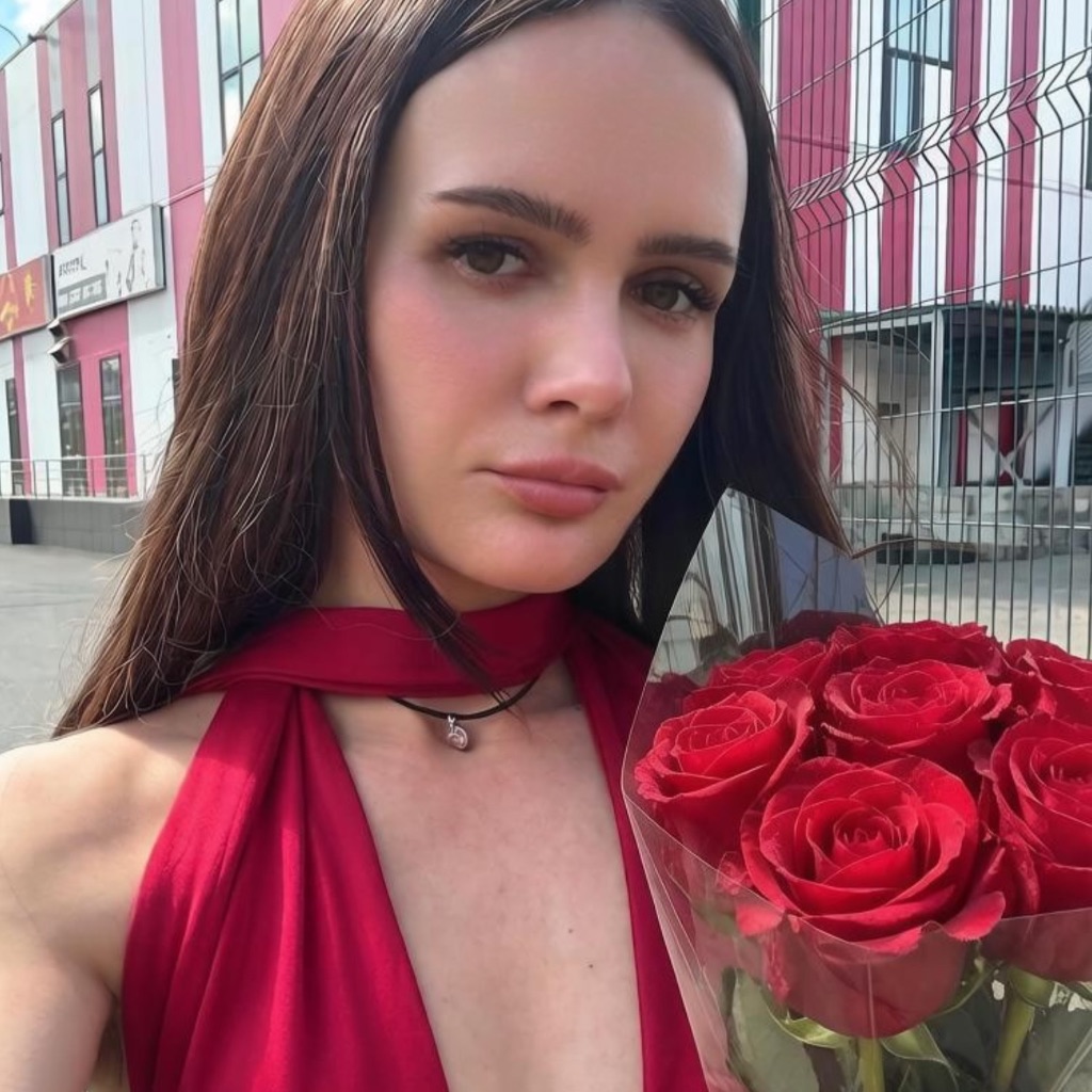 Vi from GB on Tango Live