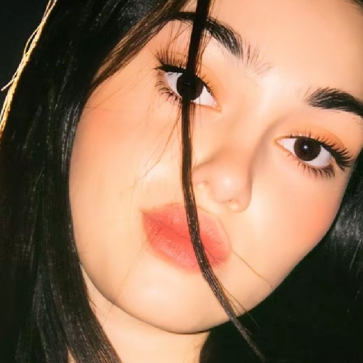 Saira from PK on Tango Live