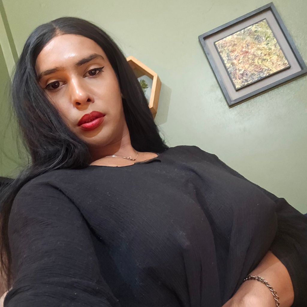 Eliyana🌶️ from GB on Tango Live