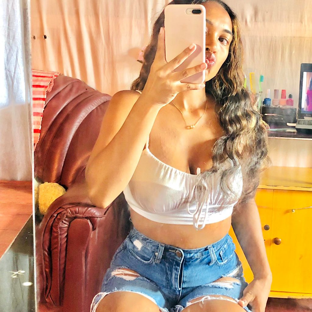 Alyah 🤤🥰 from MG on Tango Live