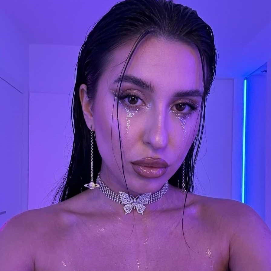 Polly🦋 from UA on Tango Live