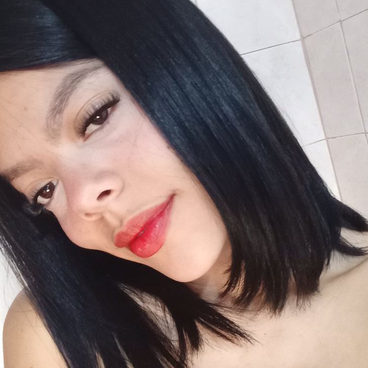 Sara🍓 from VE on Tango Live