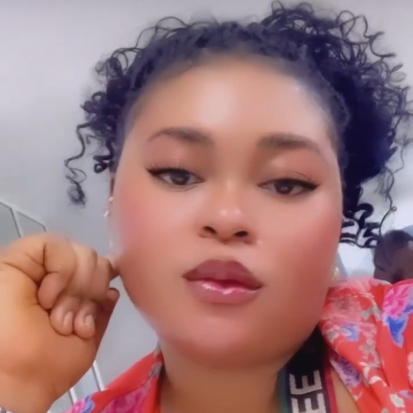 QUEEN BURSTY FREAK💗 from US on Tango Live