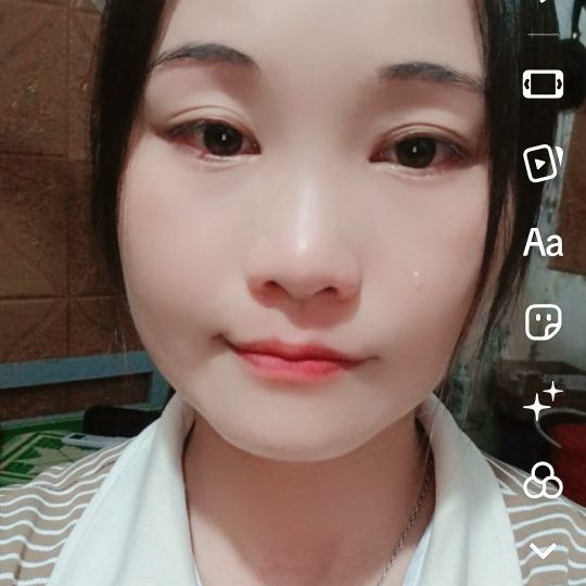 chinhchinh from VN on Tango Live