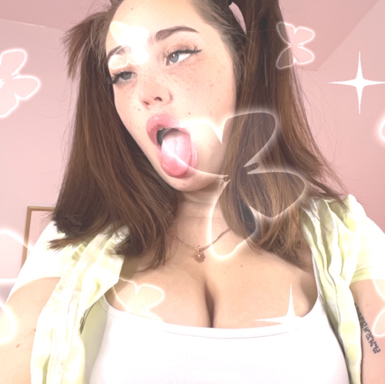 AlexandraMrr ⁶⁹ from RU on Tango Live