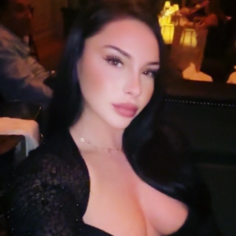 Léna 😈🎀 from FR on Tango Live