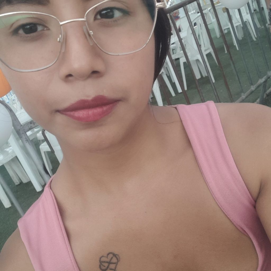 Roxi 🌺💕👄 from PE on Tango Live