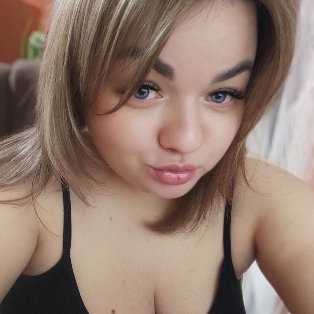 Латешичка from UA on Tango Live