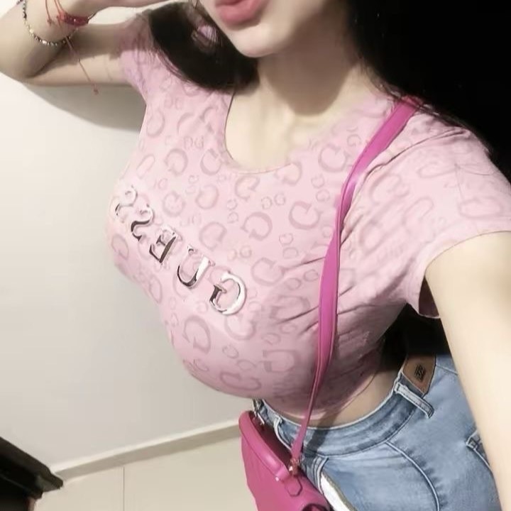 قــمــر 🦢 on Tango Live