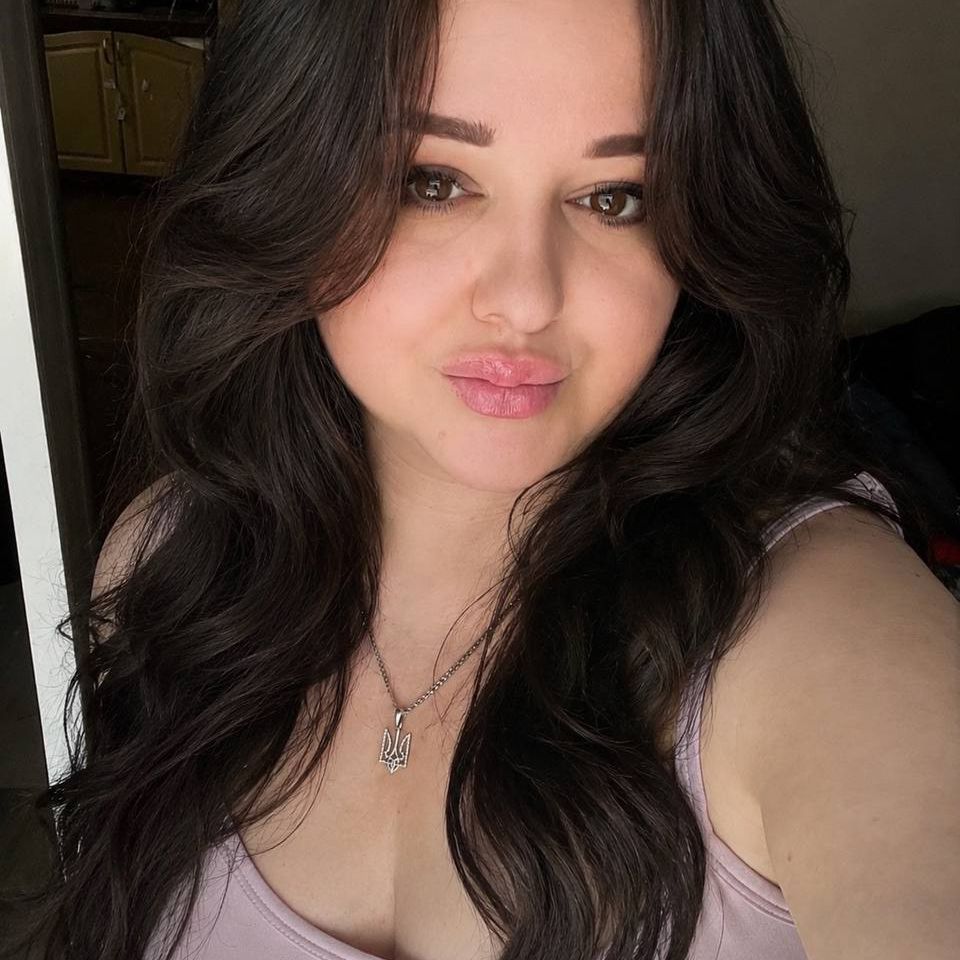 Ophelia 🎀 from UA on Tango Live