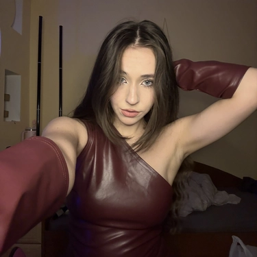 liya from GB on Tango Live