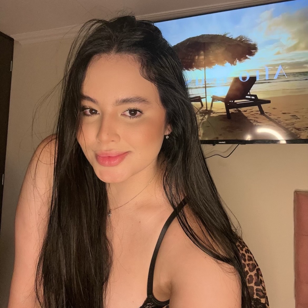 Sofia xoxo 🧸🧃 from CO on Tango Live