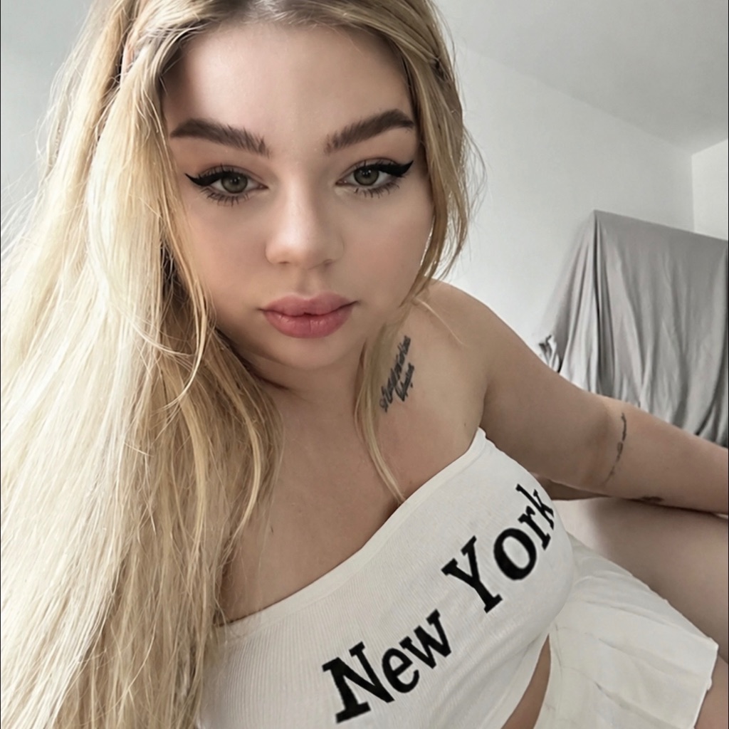 Nikol🌸 from UA on Tango Live