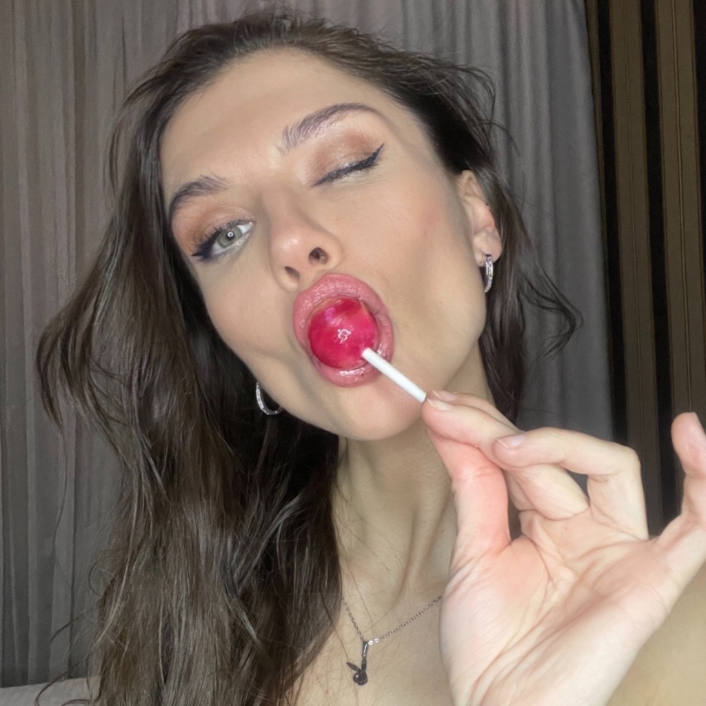 Viksi from UA on Tango Live