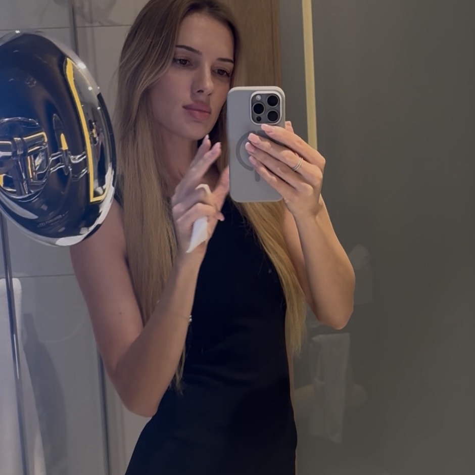 Ŀexi🦋 on Tango Live