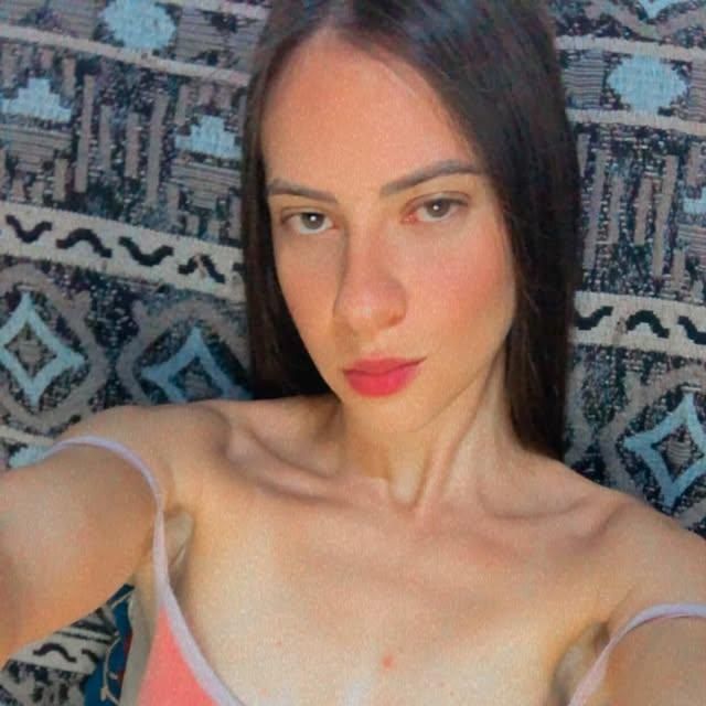 Bia🧸🎀 from BR on Tango Live
