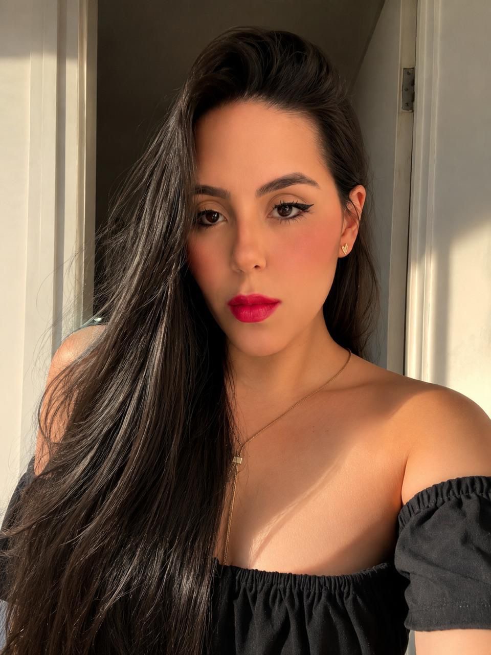 Menina Veneno 🦇 from BR on Tango Live