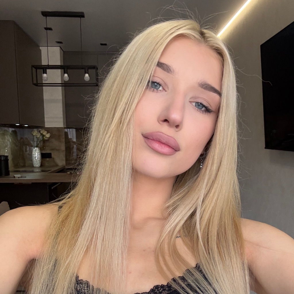 LuxBlond❤️ from UA on Tango Live