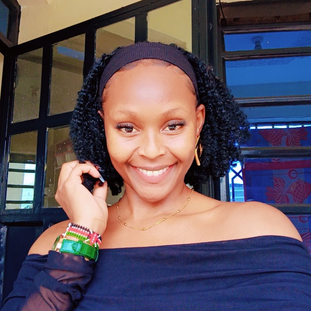 Essy from KE on Tango Live