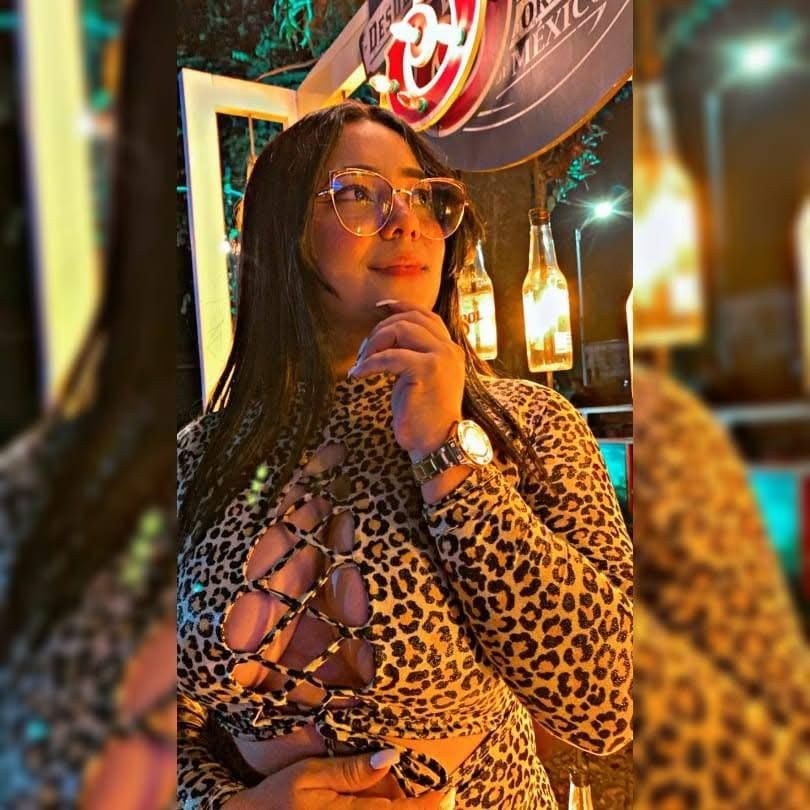 ❄️Laurita 👑🧊 ᶦᶜᵉ ᶠᵃᵐᶦˡʸ from CO on Tango Live