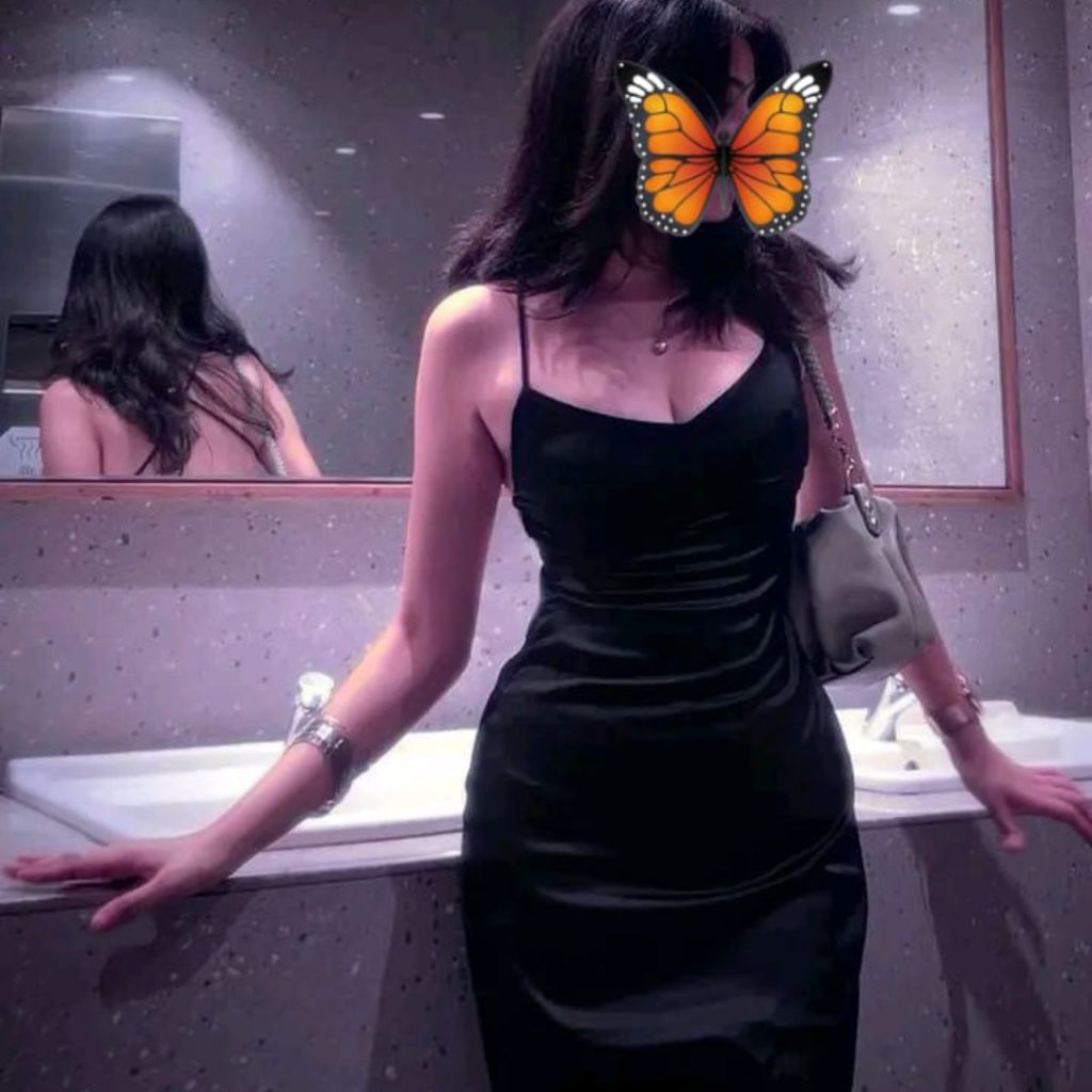 صاحبة النقاب on Tango Live
