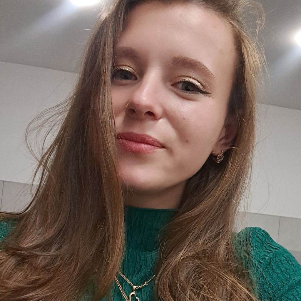 Lapochka from UA on Tango Live