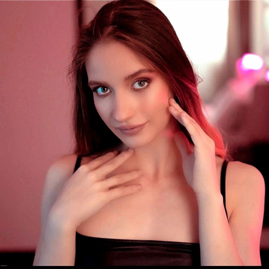NicoleAlly from RO on Tango Live