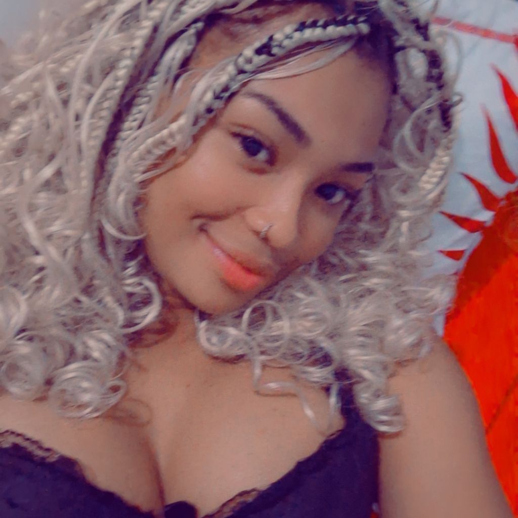 Mia annah from MG on Tango Live