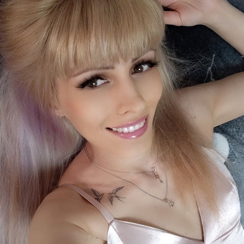💋Barbie 🤍 from RU on Tango Live