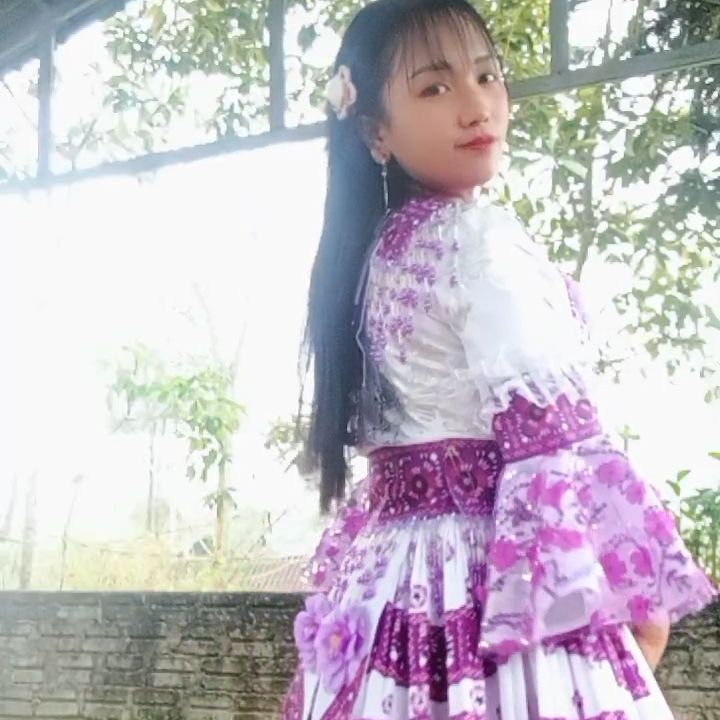Hoa Hồng from VN on Tango Live