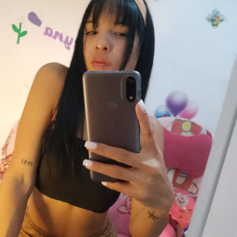 👑 Reyna 💜🌻 from VE on Tango Live