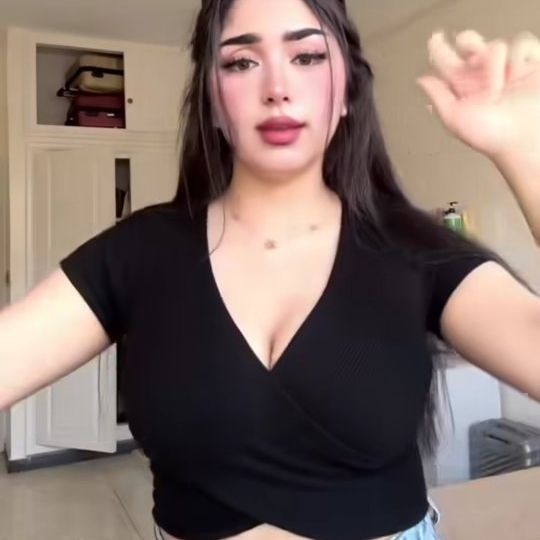 مقلشة سخونة 😝 from DZ on Tango Live