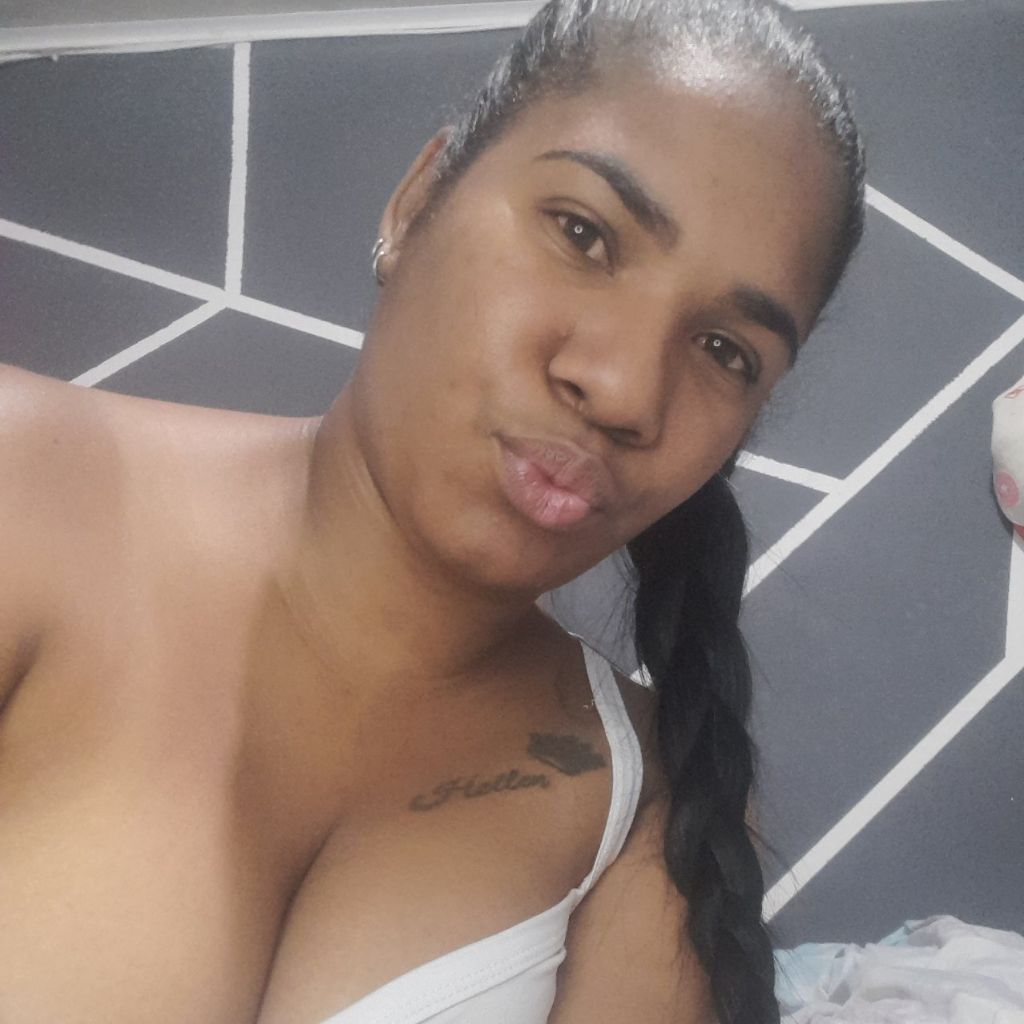 Luu 🥳🥳 from CO on Tango Live