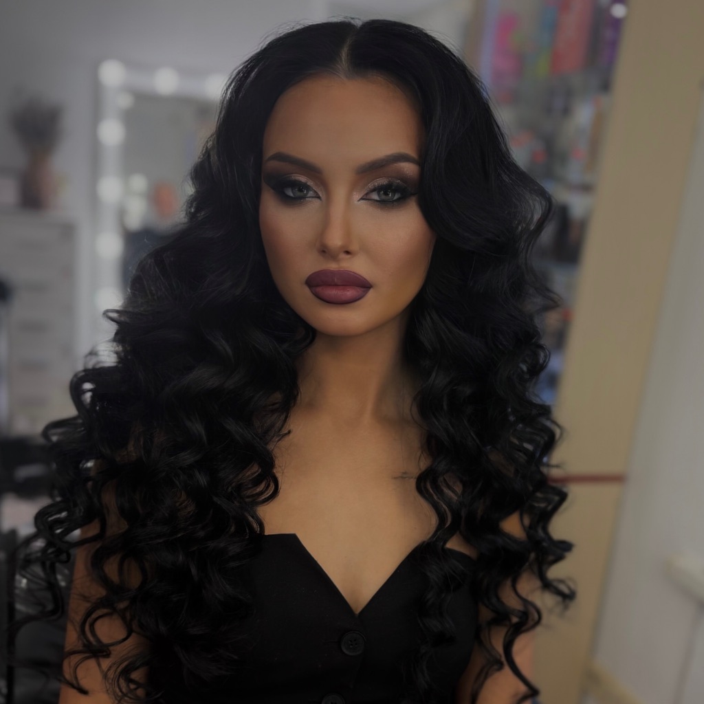 Velvet Brunette 🖤 from UA on Tango Live