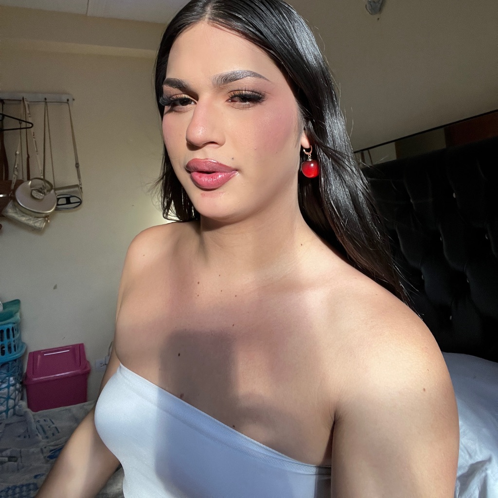 Nahomy trans😈 on Tango Live