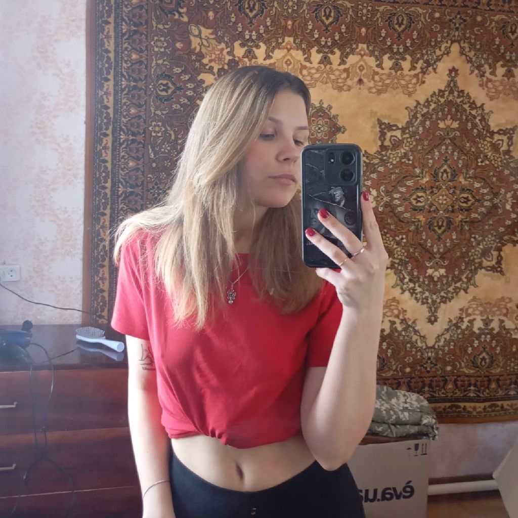 Lisaaa from UA on Tango Live