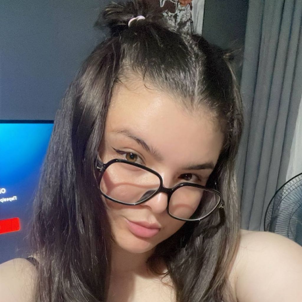 Miss Julia from UA on Tango Live