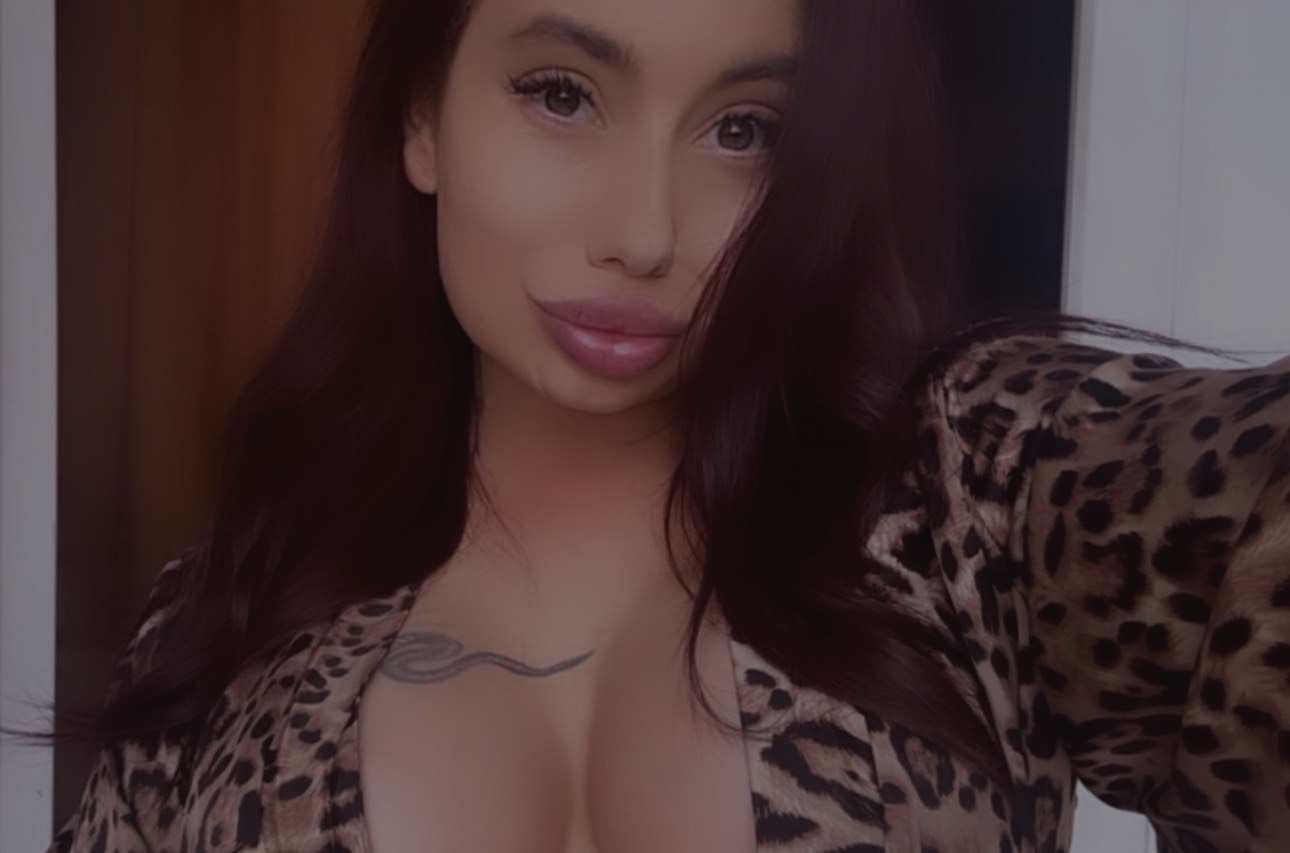 Nikol’ from RU on Tango Live