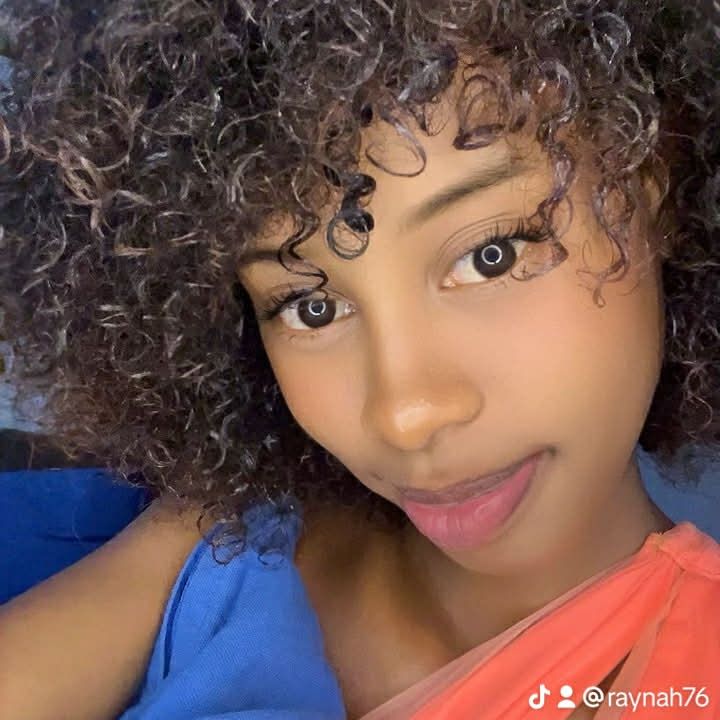 Loannne from MG on Tango Live