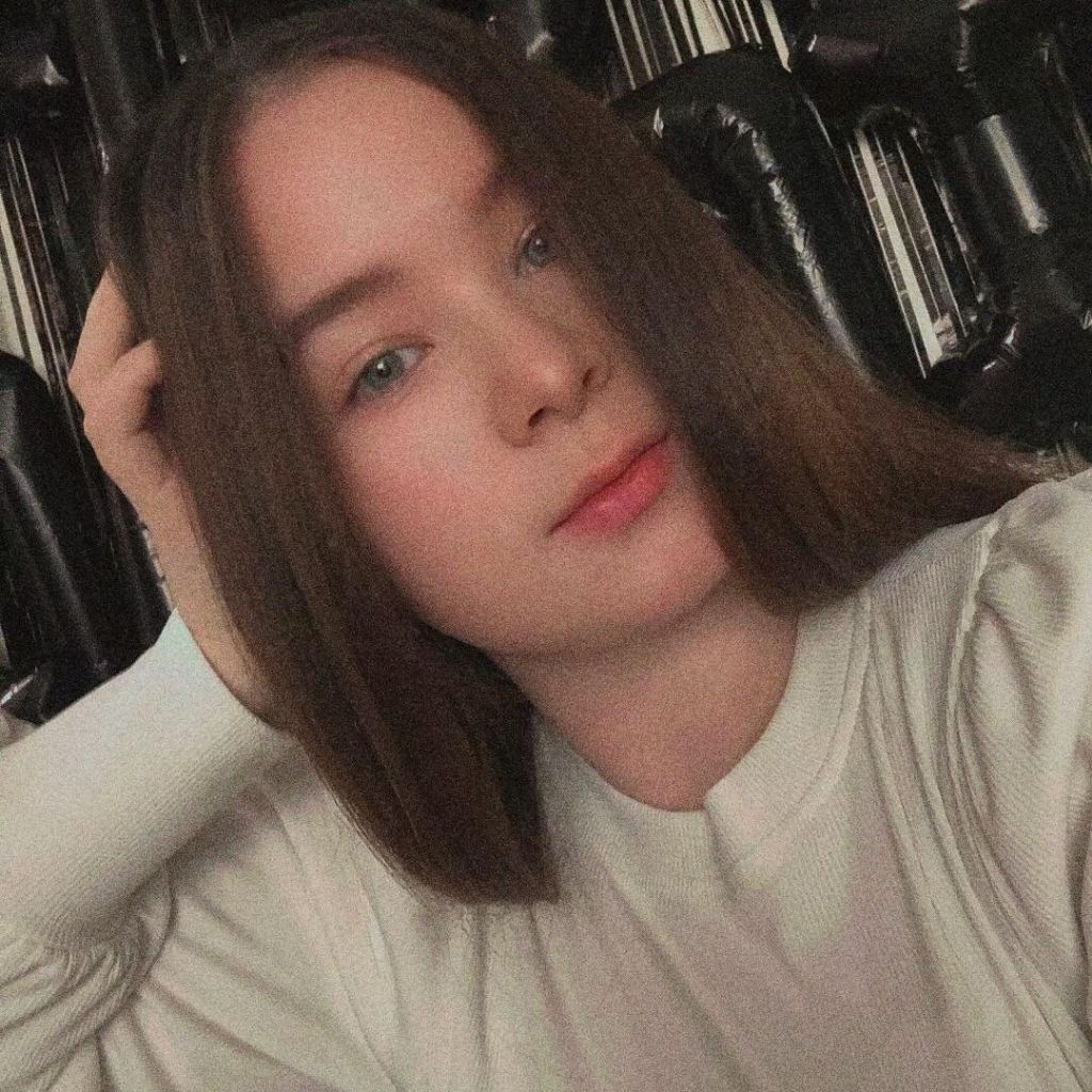 Арина from RU on Tango Live