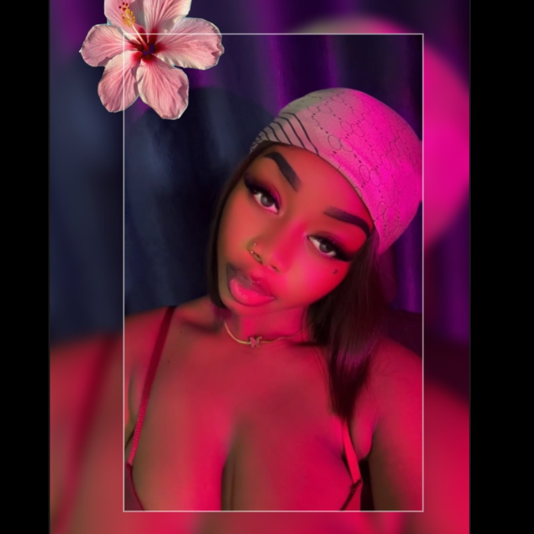 Baddie BankZ 🤍🔱 from NG on Tango Live