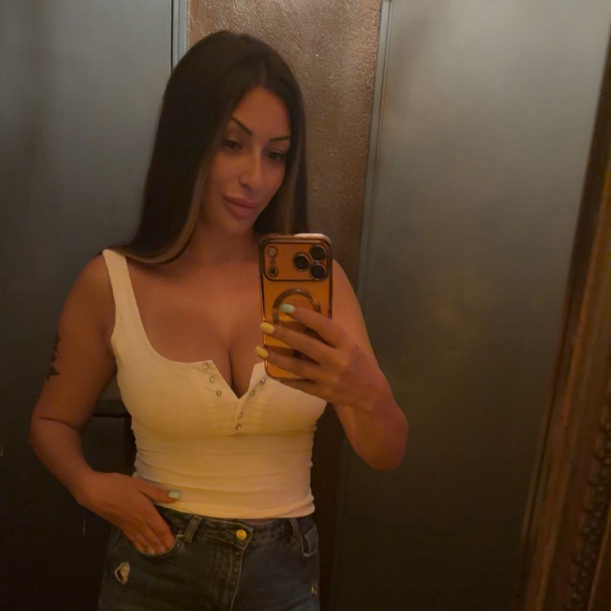 Vanessa ❤️ from RO on Tango Live