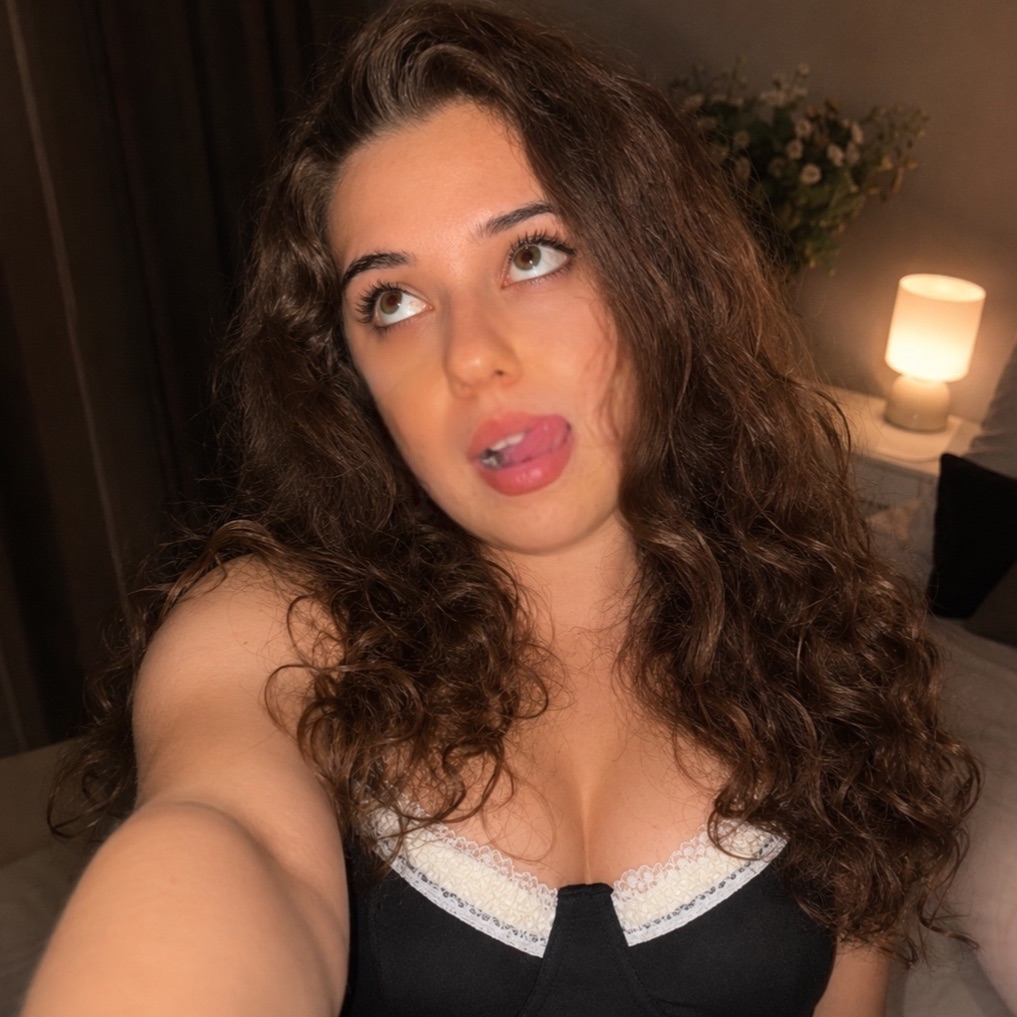 Ulyssa🫦 from UA on Tango Live