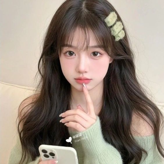 Em Hoa🤪 from VN on Tango Live