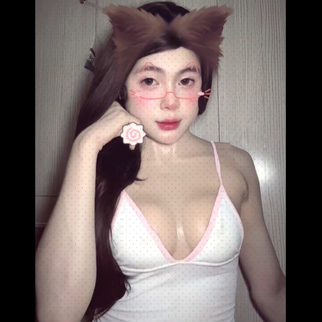 Pinky🫦 from VN on Tango Live