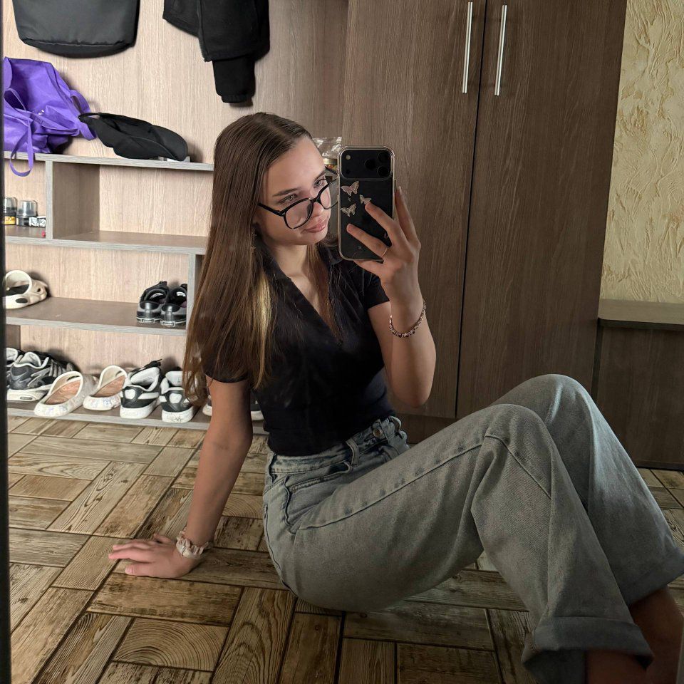 Svetik from UA on Tango Live