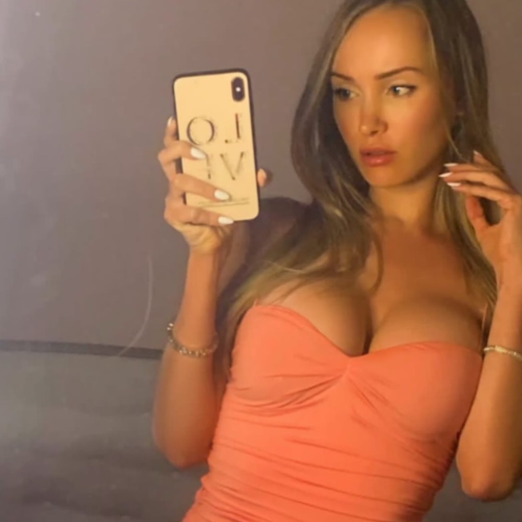 Anna from AE on Tango Live