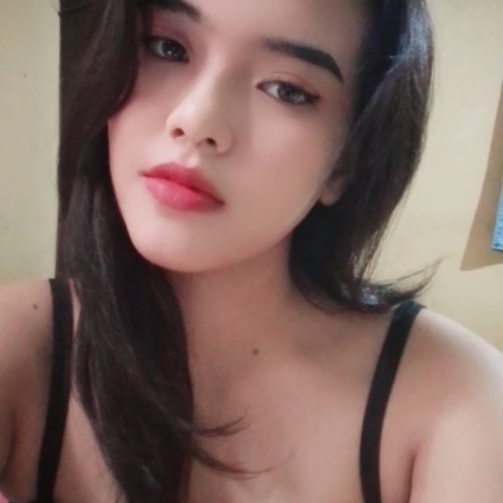 Kiara from ID on Tango Live